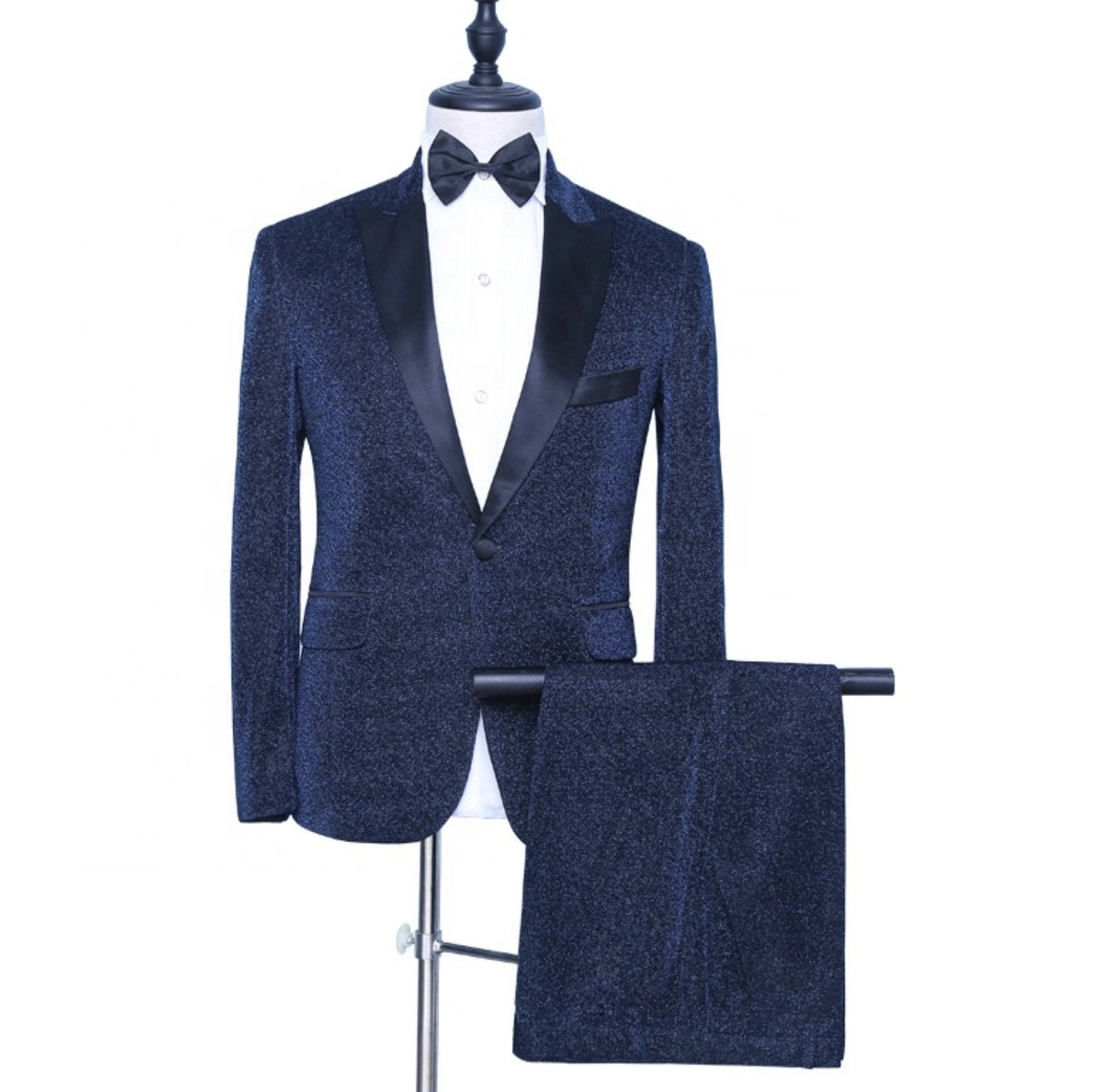 Skræddersyet herresuite til bryllup og fest: Elegant aftenlook, moderne design – din perfekte aften.